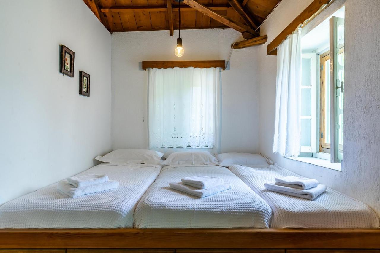 La Belle Merle Panormos  Ngoại thất bức ảnh