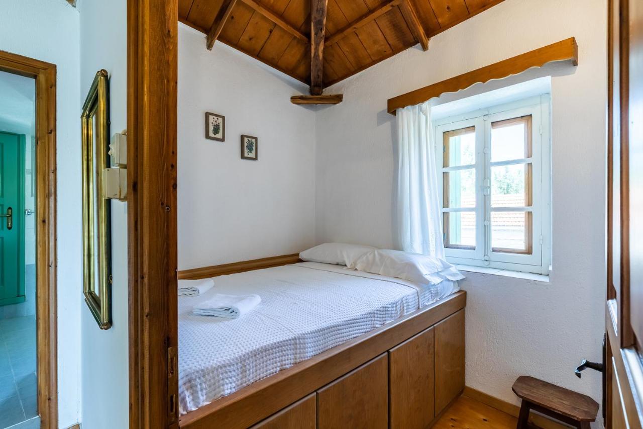 La Belle Merle Panormos  Ngoại thất bức ảnh